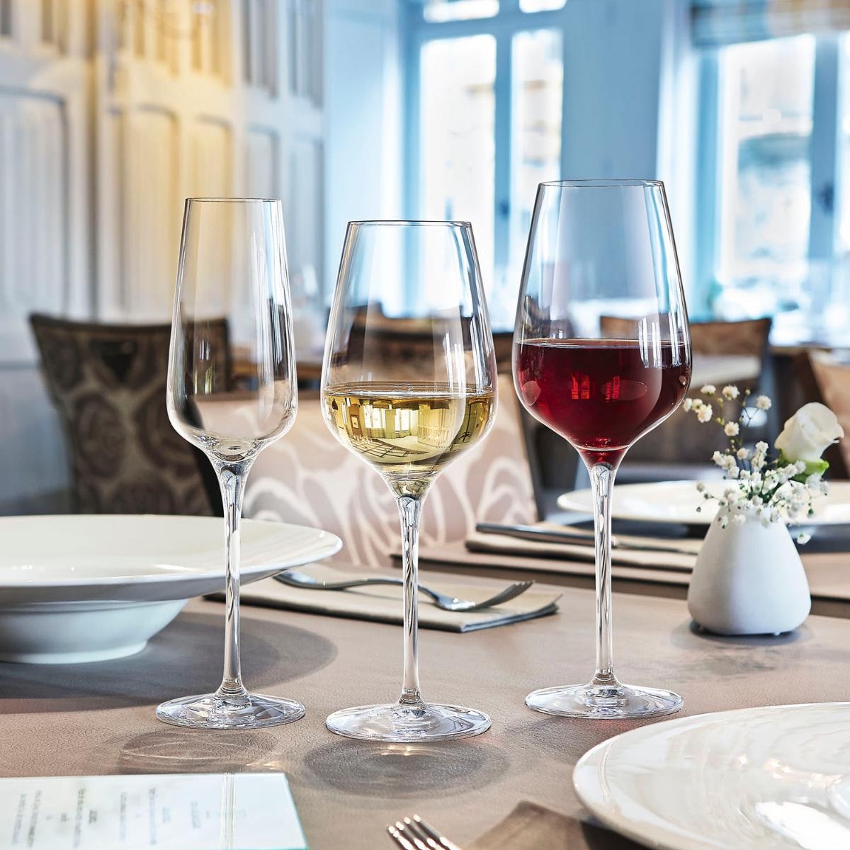 Copo de &aacute;gua cristalino SUBLYM com p&eacute; 55cl