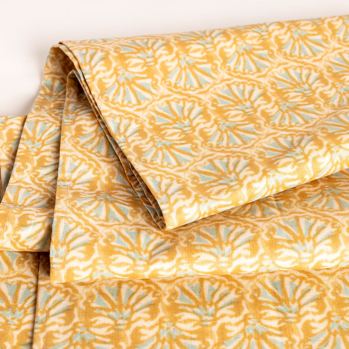 Toalha de mesa LOUR amarela 150x250cm