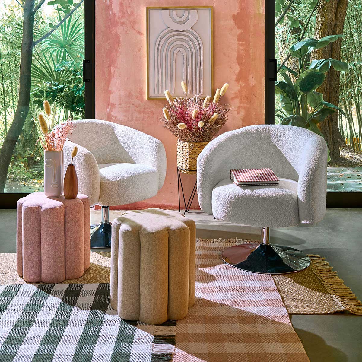 Poltrona EDITH com pelo boucl&eacute; branco