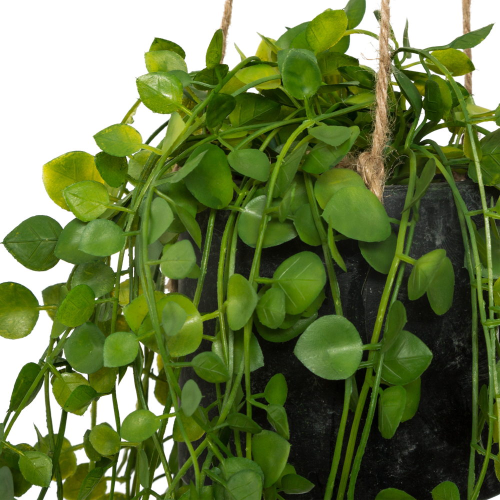 Jarra em cimento suspensa com planta artificial