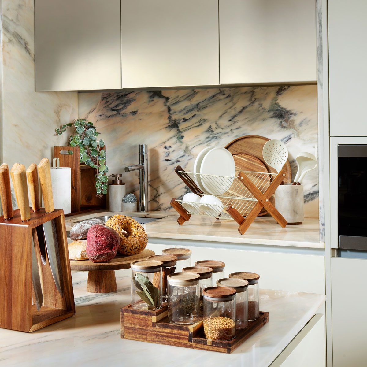 Escorredor de loi&ccedil;a dobr&aacute;vel bege