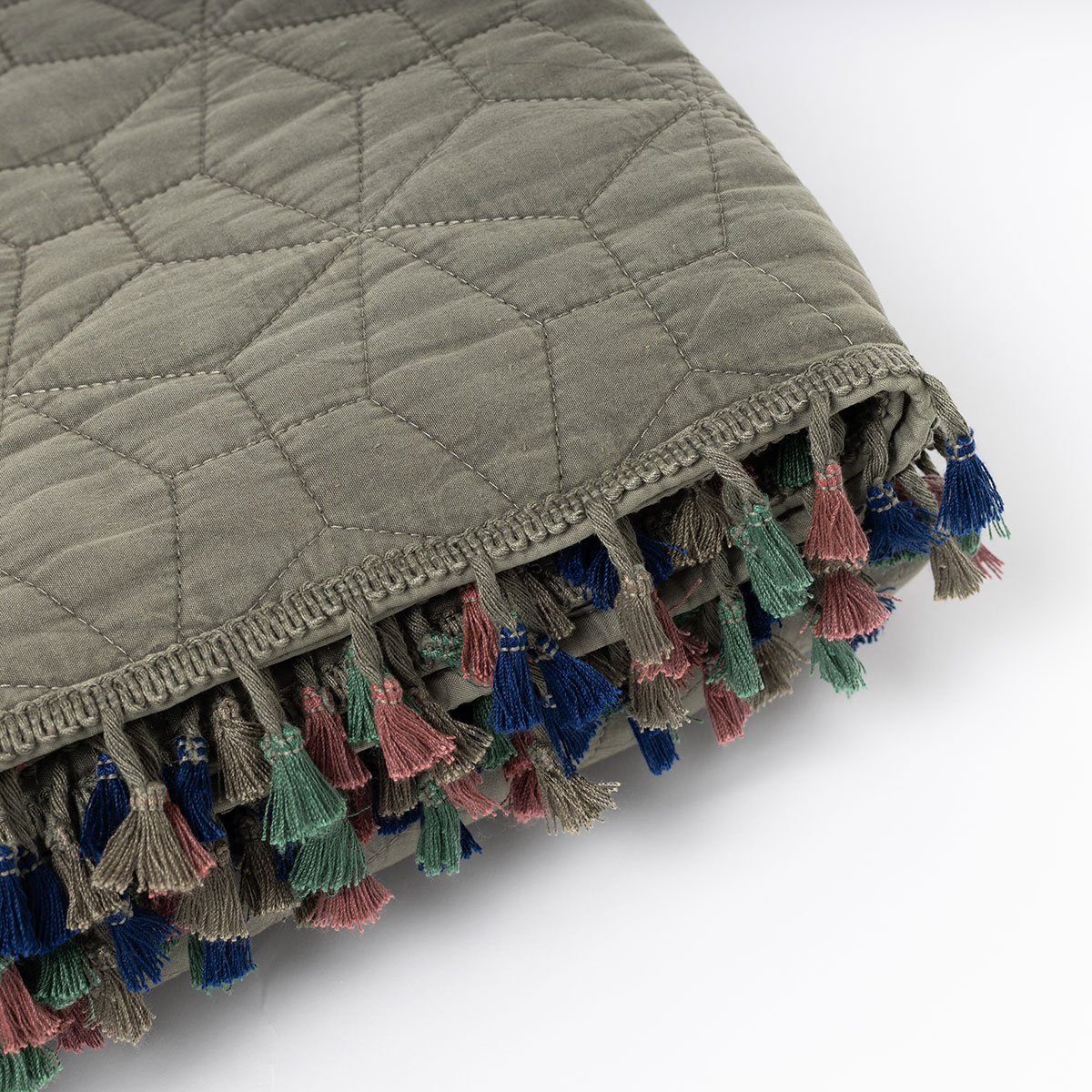 Colcha STONEWASHED verde com franjas 220x240cm