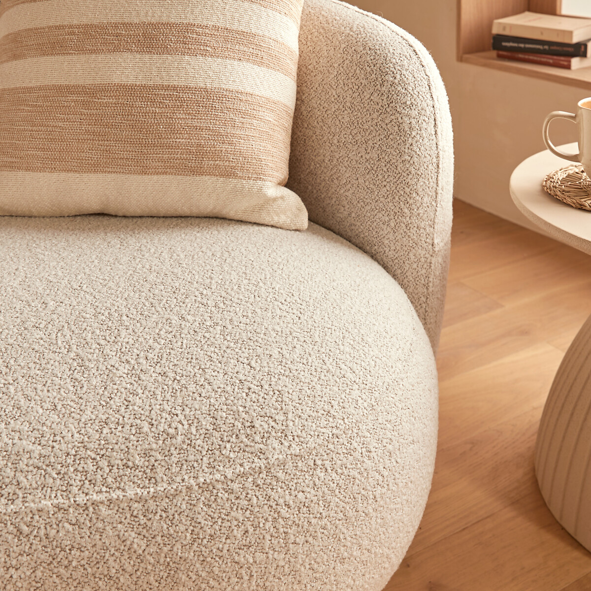 Sof&aacute; NESKY branco em tecido 192x99x72,5cm