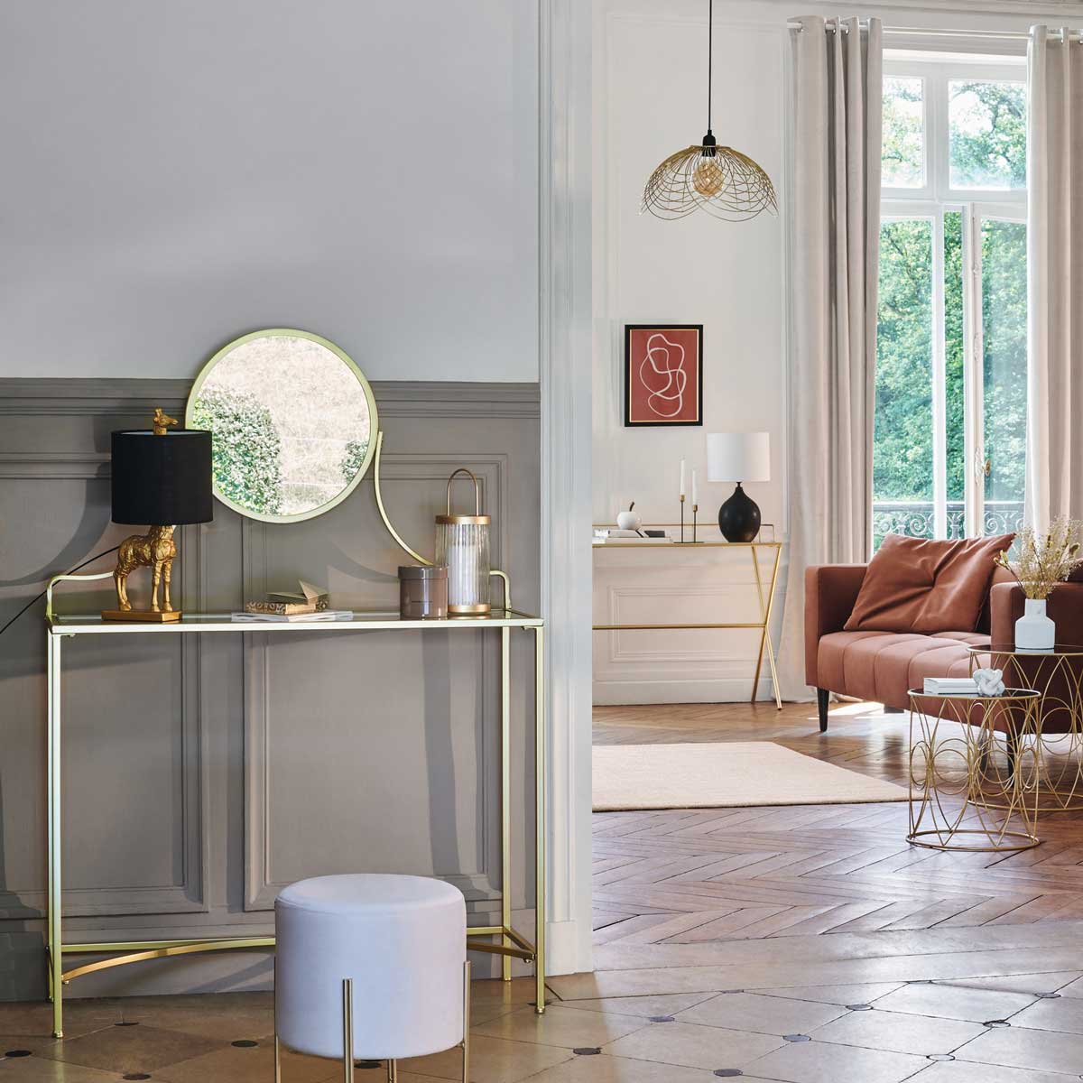 Banqueta BLUSH LIV de veludo com p&eacute;s em metal dourado