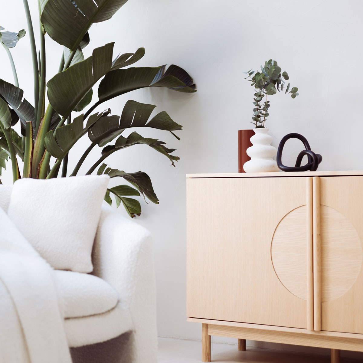 Jarra OLME branca em cer&acirc;mica 20cm