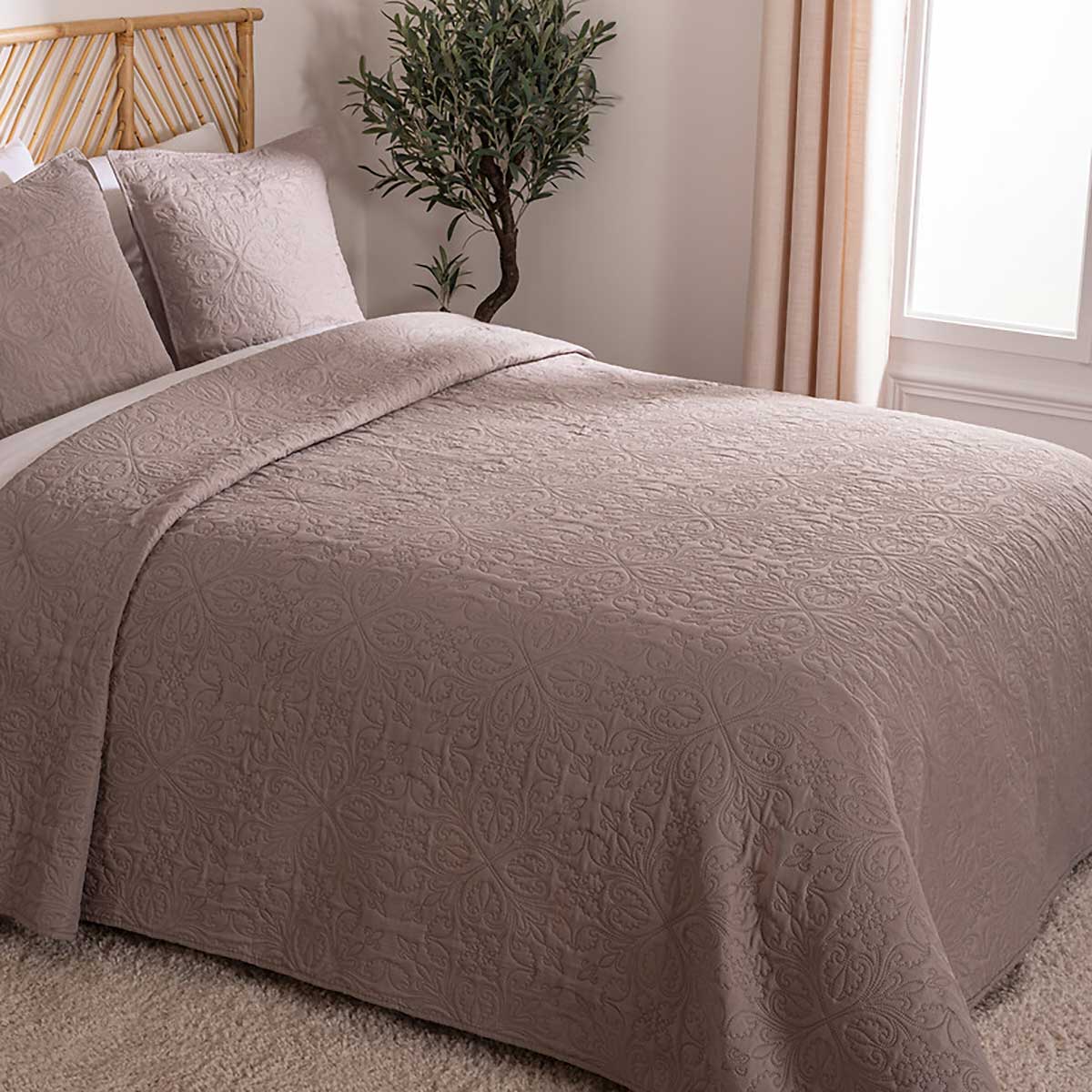 Colcha e 2 capas almofada arabescos linho,  Colcha e 2 capas almofada arabescos linho