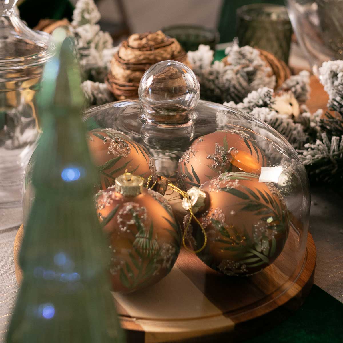 Prato para bolo com tampa em vidro e base em madeira acácia 28cm