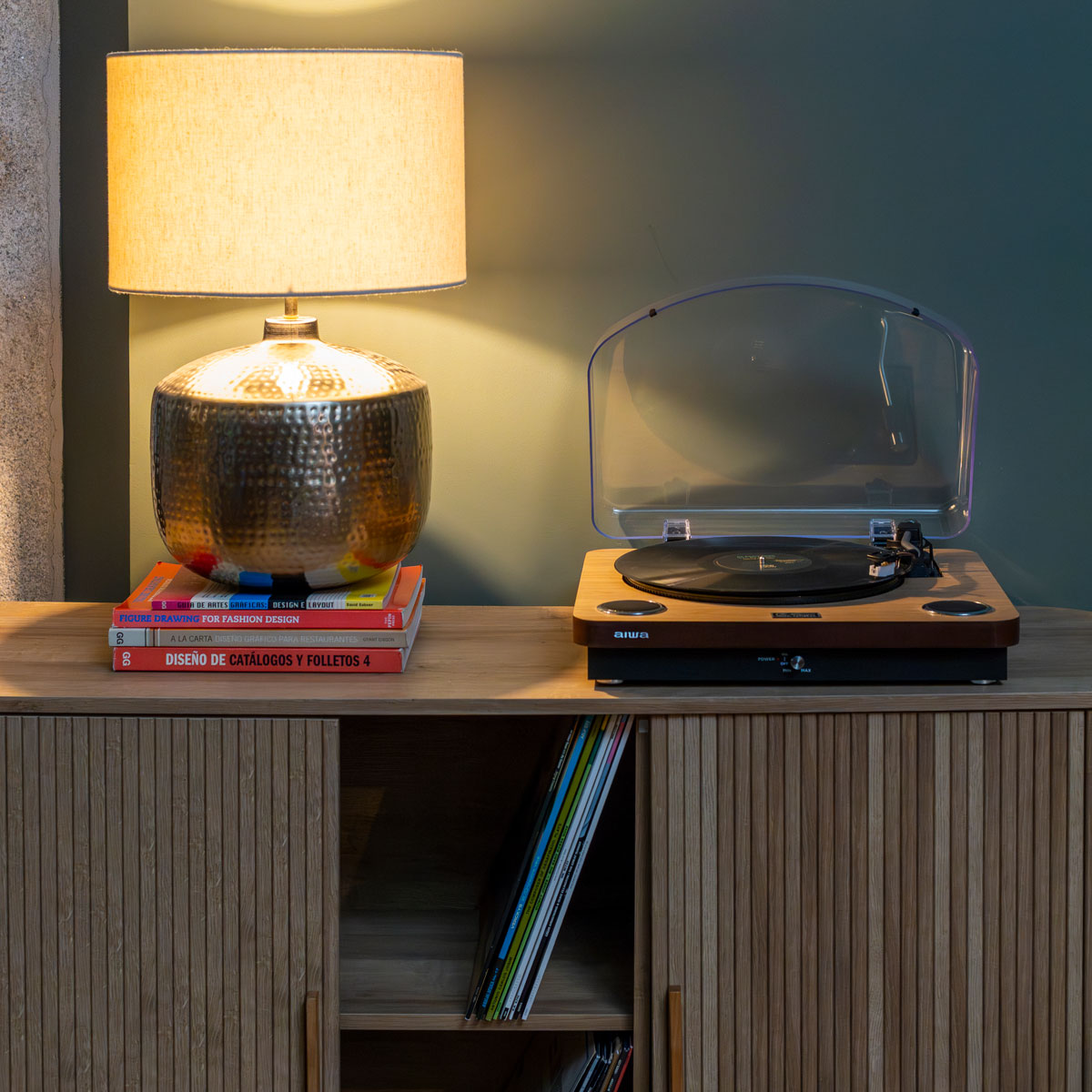 Candeeiro de mesa kais com base champanhe em metal martelado