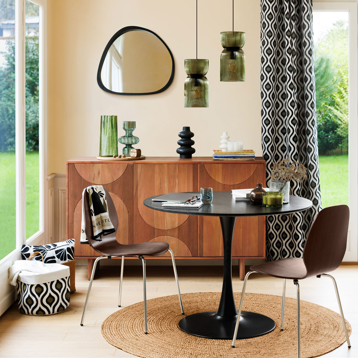 Cadeira OURO em castanho escuro de madeira nogueira