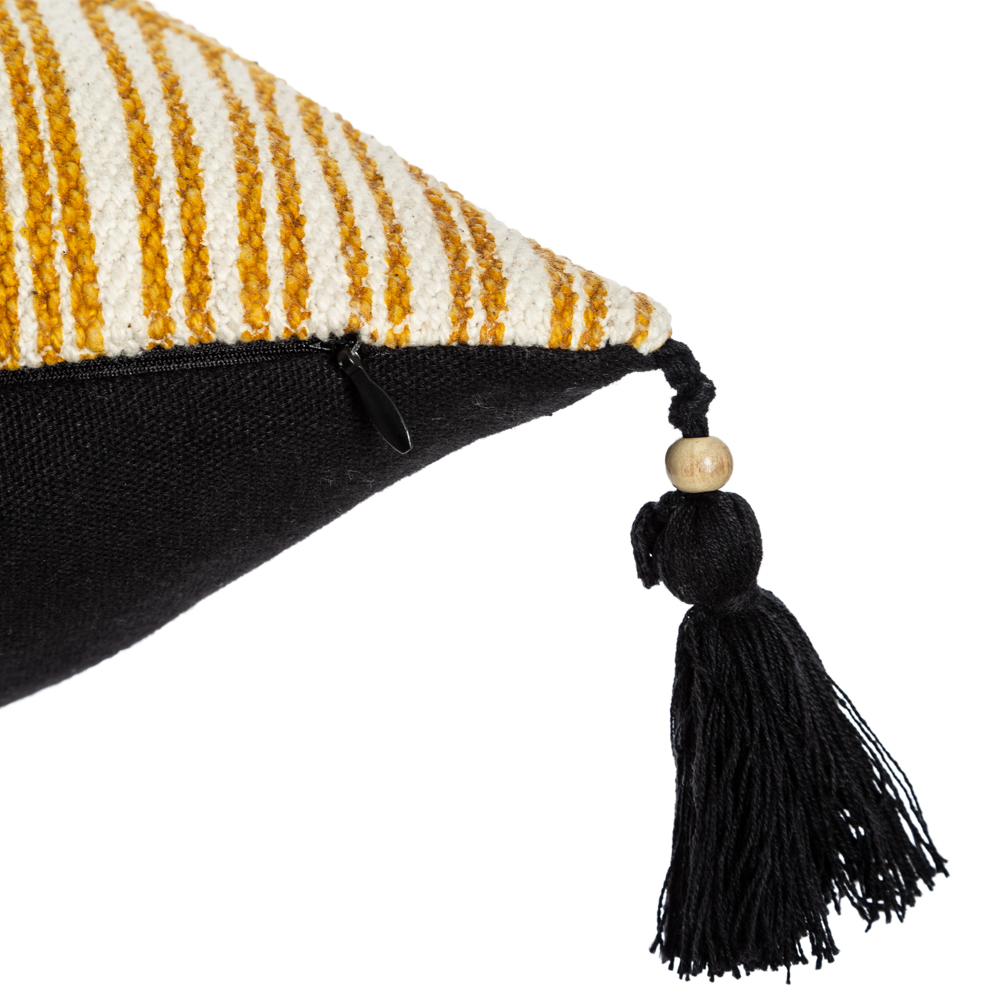 Capa para almofada TROPIC ocre e preto com pompons 40x40cm