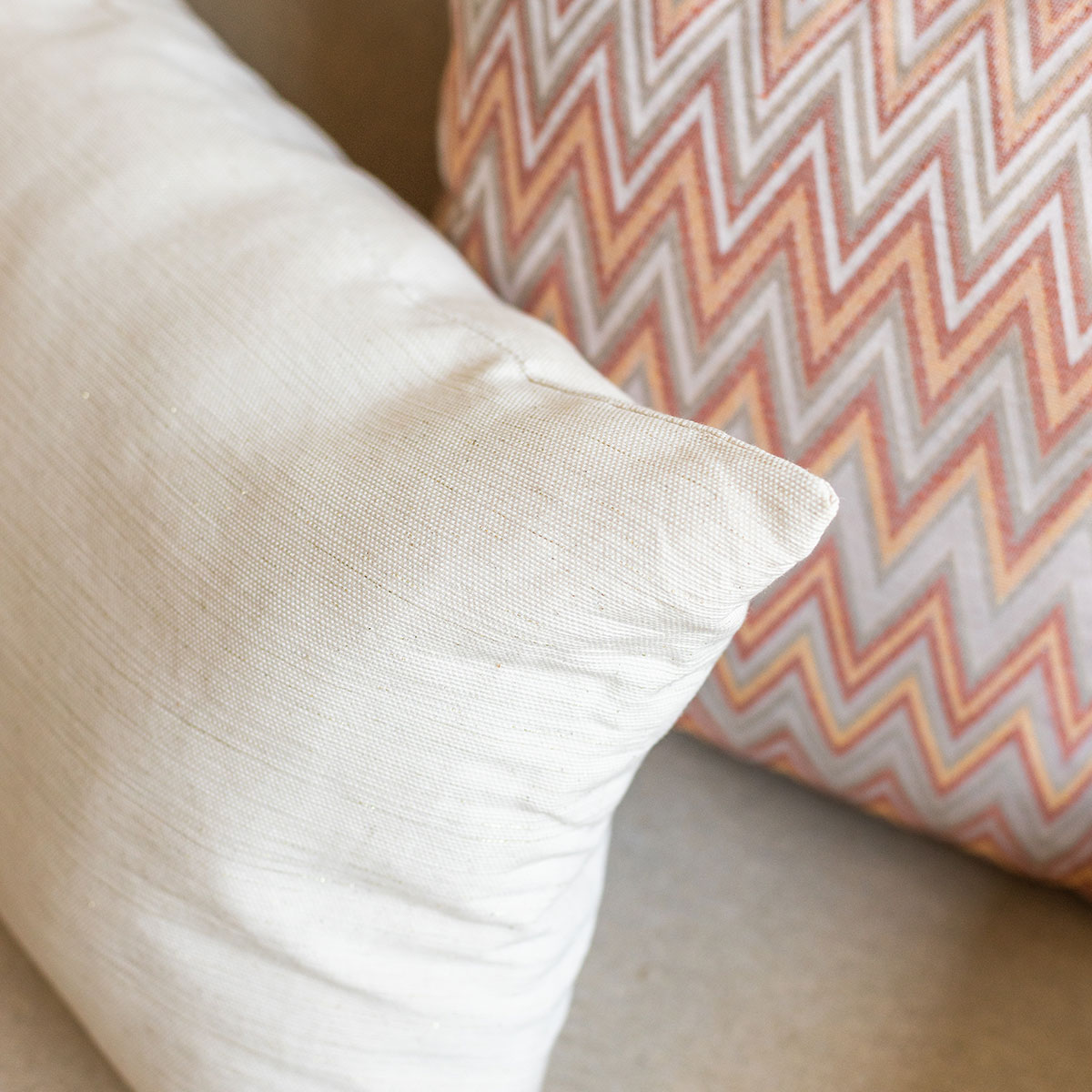 Almofada decorativa GLOW cru 45x60cm