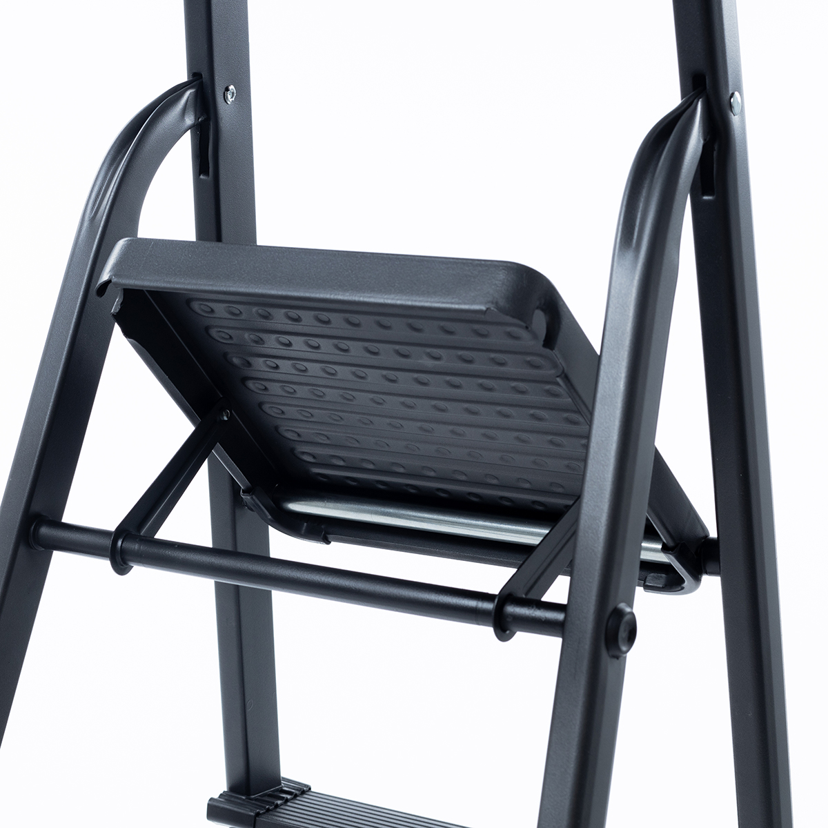 Escadote preto com 4 degraus