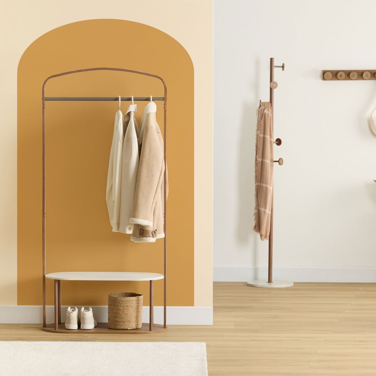 Cabide de p&eacute; C&Ocirc;ME com 6 ganchos 175cm