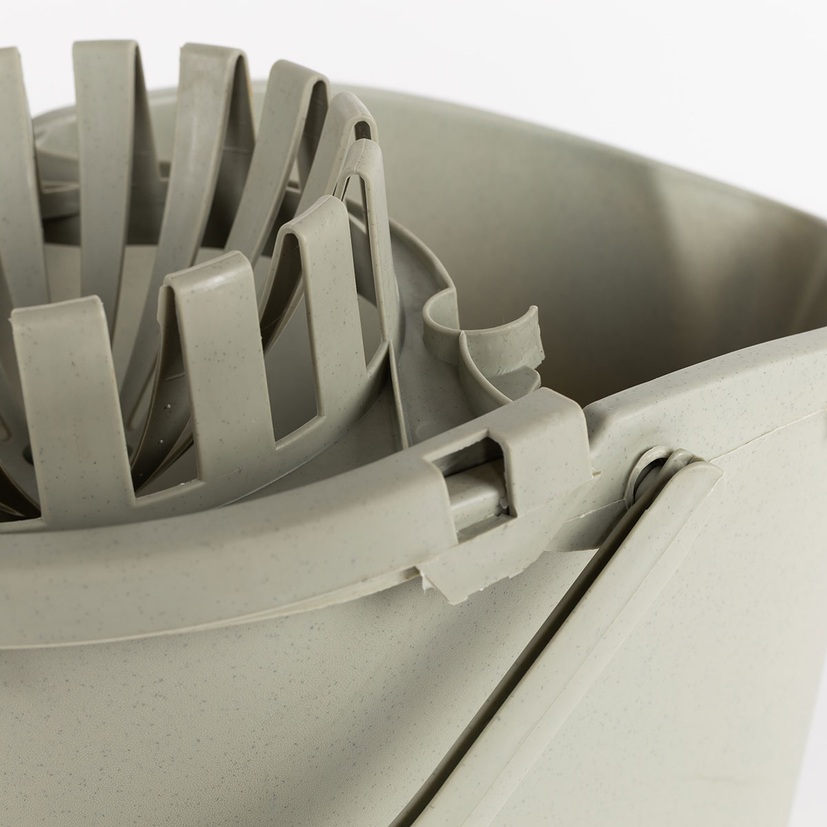 Balde verde com espremedor 16L