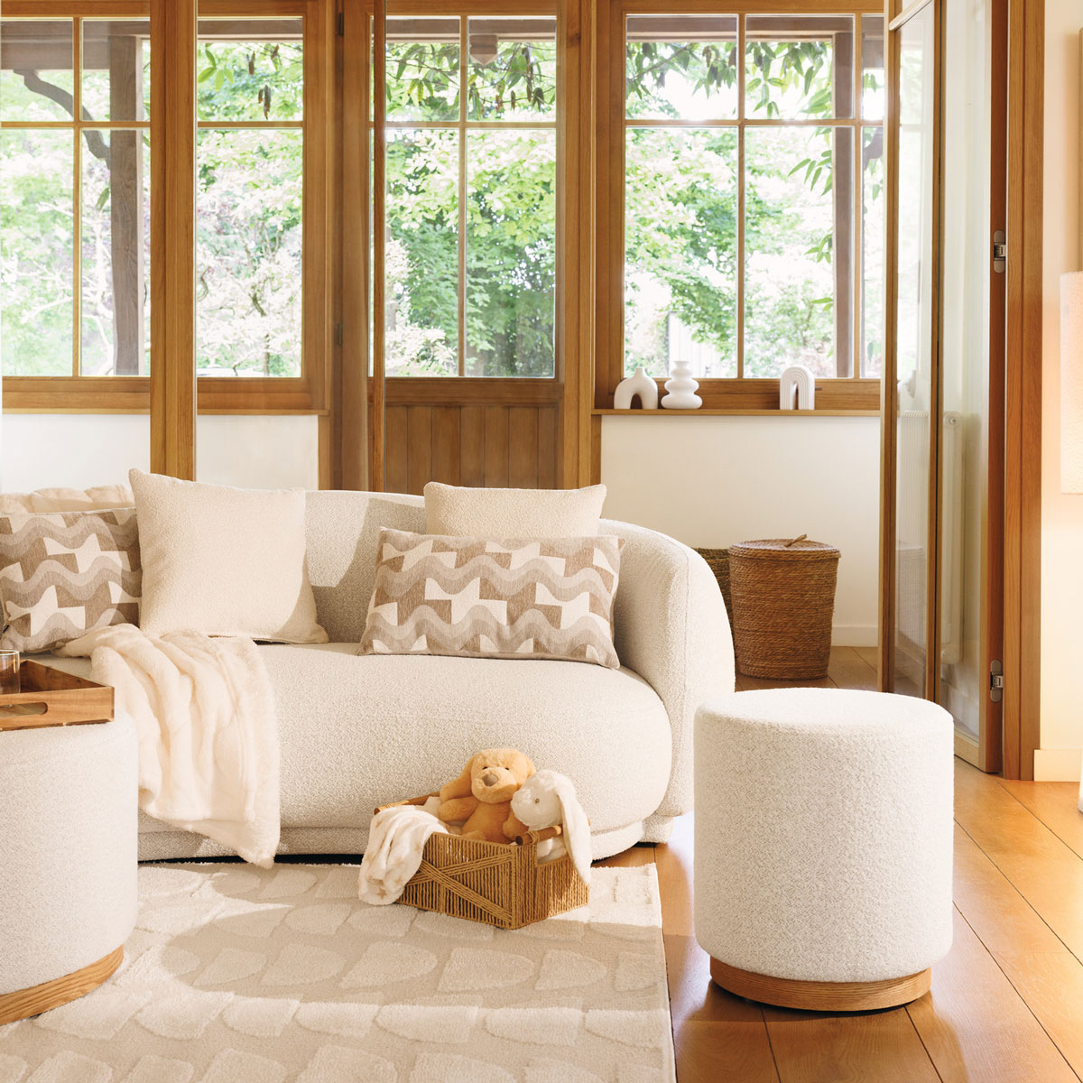 Pufe NESKY branco em boucl&eacute; D41x45cm