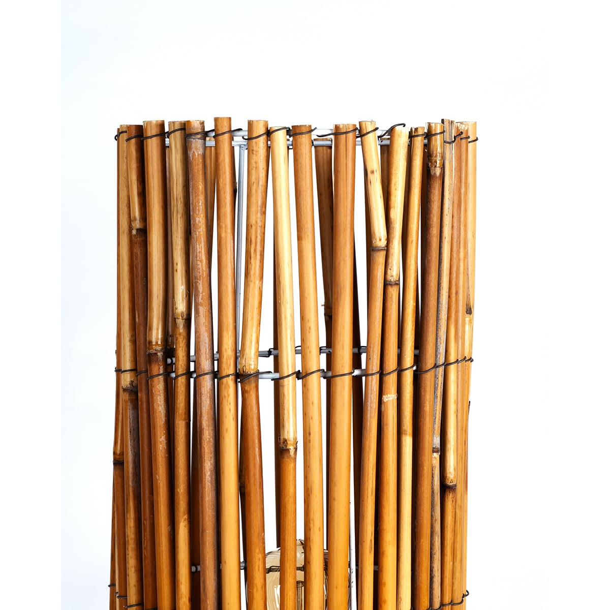 Candeeiro de p&eacute; em bambu 62cm