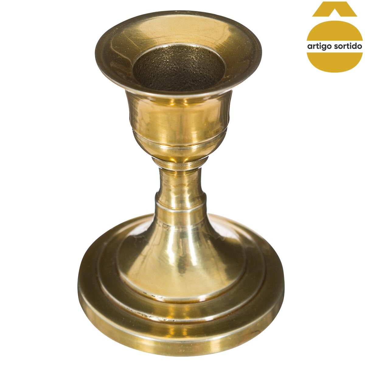 Castiçal dourado em metal