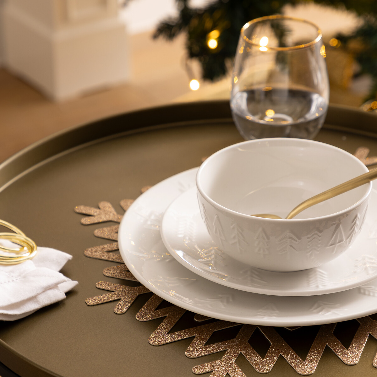 Serviço de mesa com 18 peças em porcelana