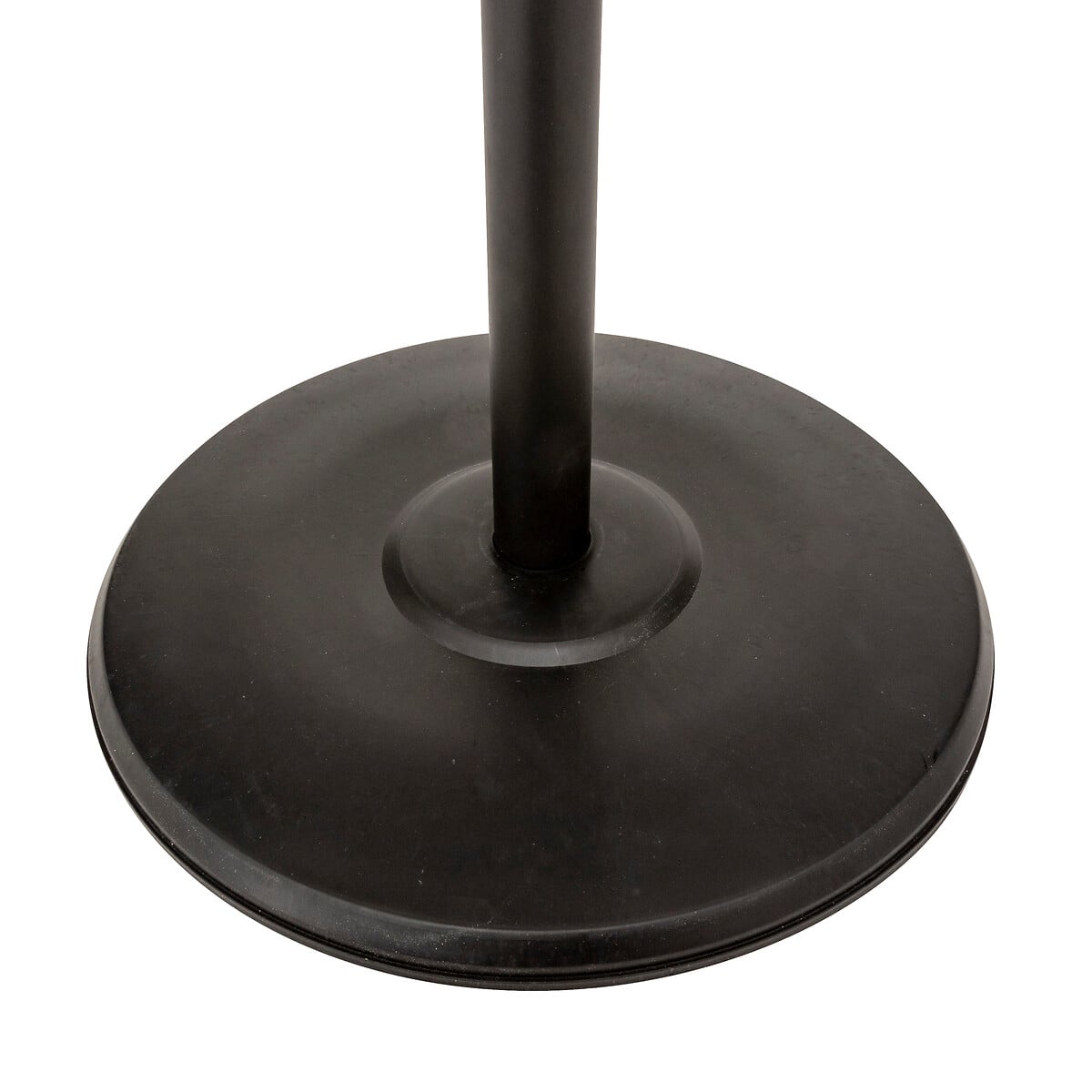 Cabide de p&eacute; preto em metal com 11 ganchos