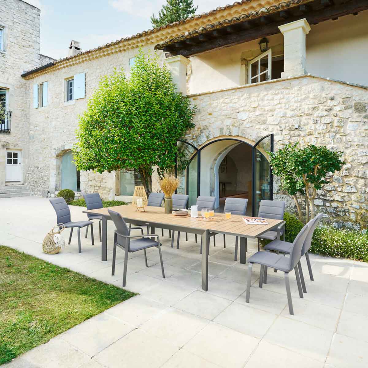 Cadeira DIESE empilh&aacute;vel pralin&eacute;