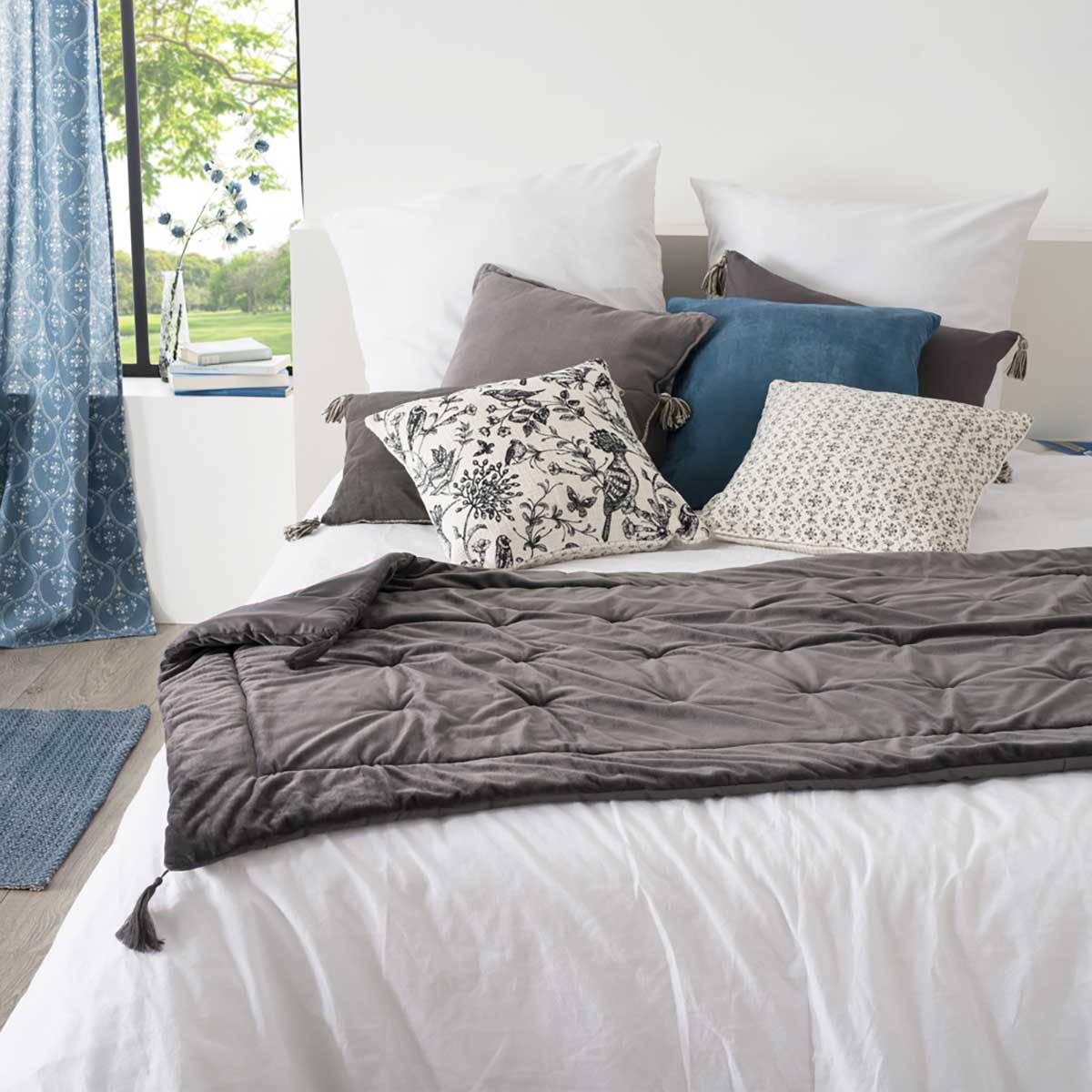 Edred&atilde;o fundo de cama cinza veludo 80x180cm