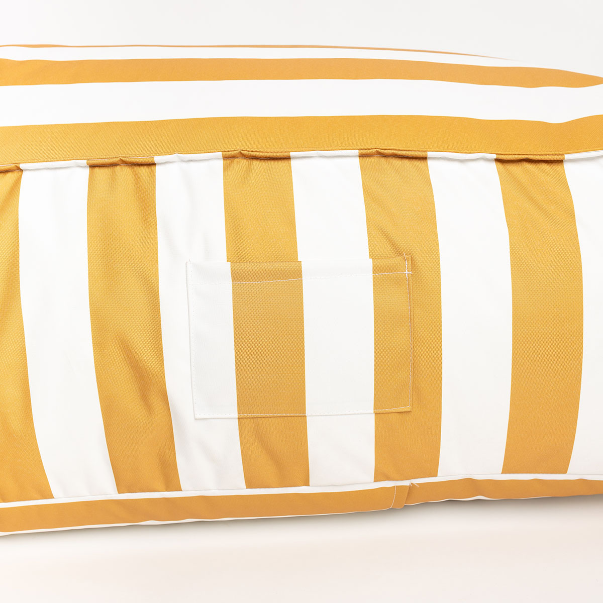Pufe sof&aacute; imperme&aacute;vel riscas branco e amarelo