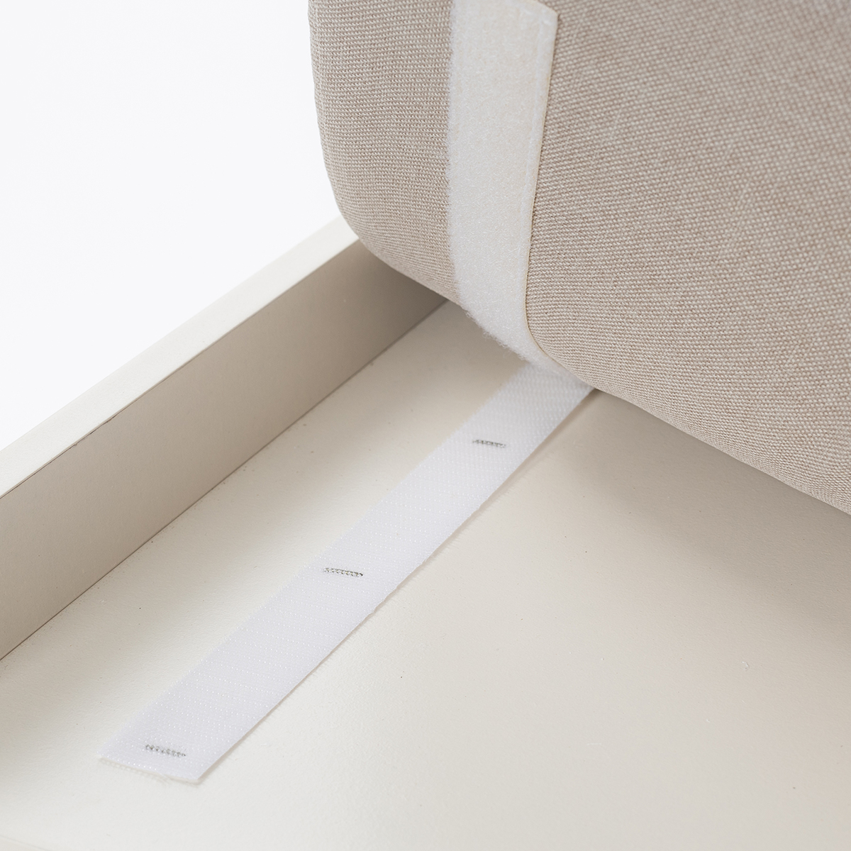 Banco com arrumação creme