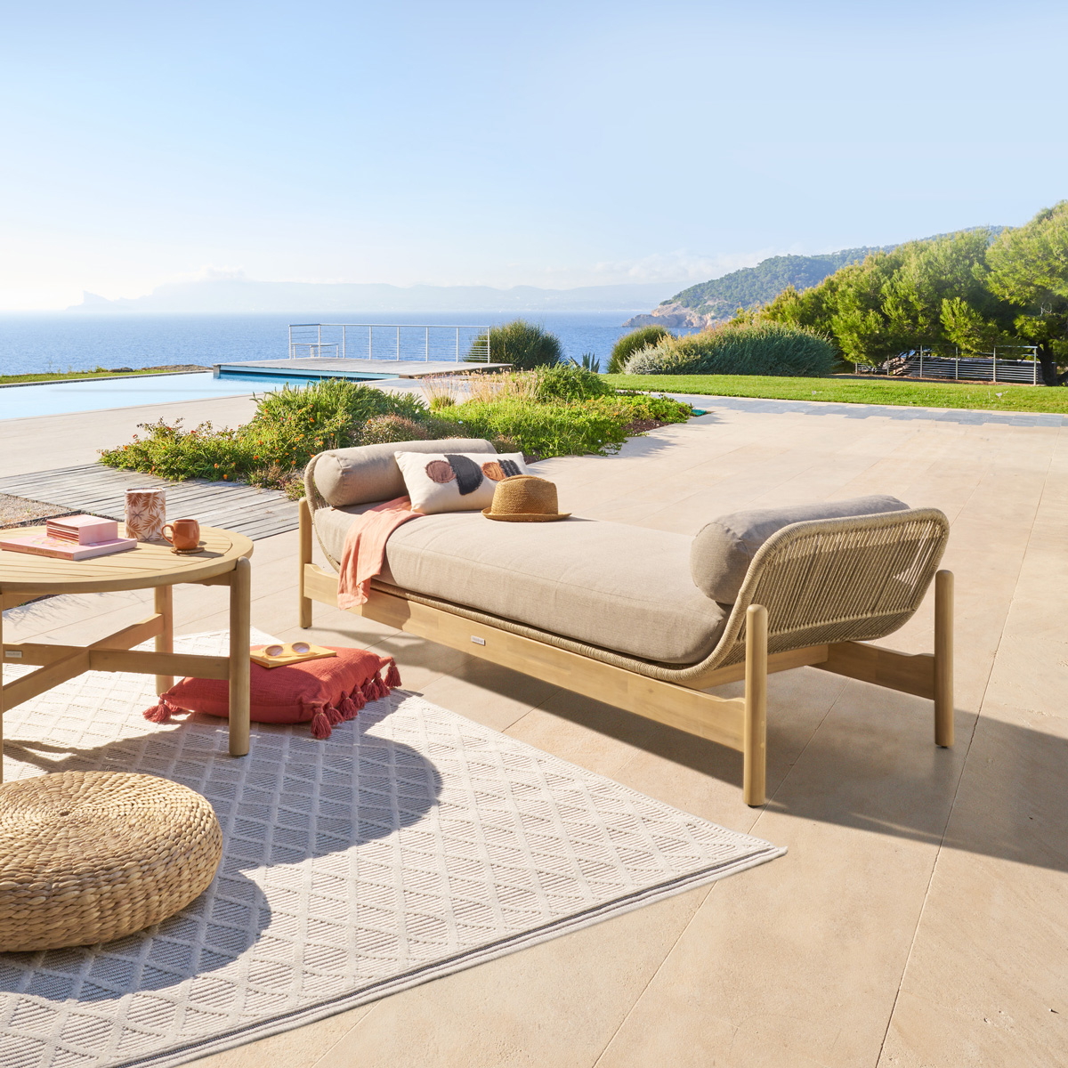 Mesa baixa DEONA em madeira ac&aacute;cia