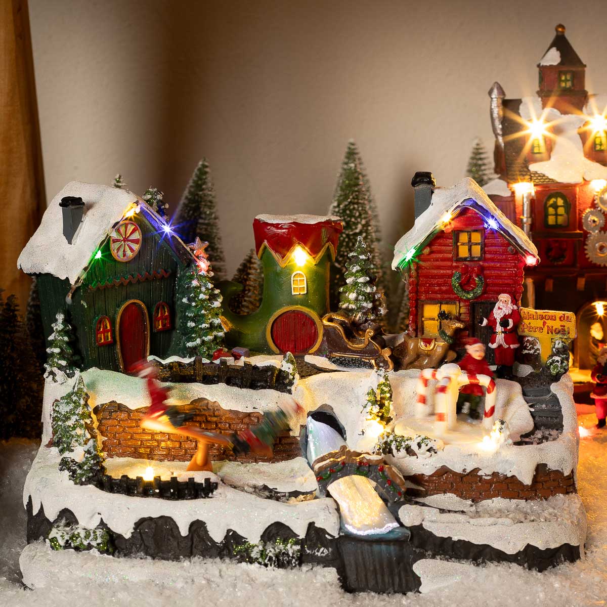 Aldeia duende e pai natal com m&uacute;sica e movimento 13 leds