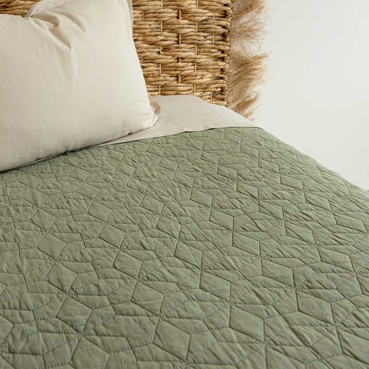 Colcha STONEWASHED verde com franjas 220x240cm