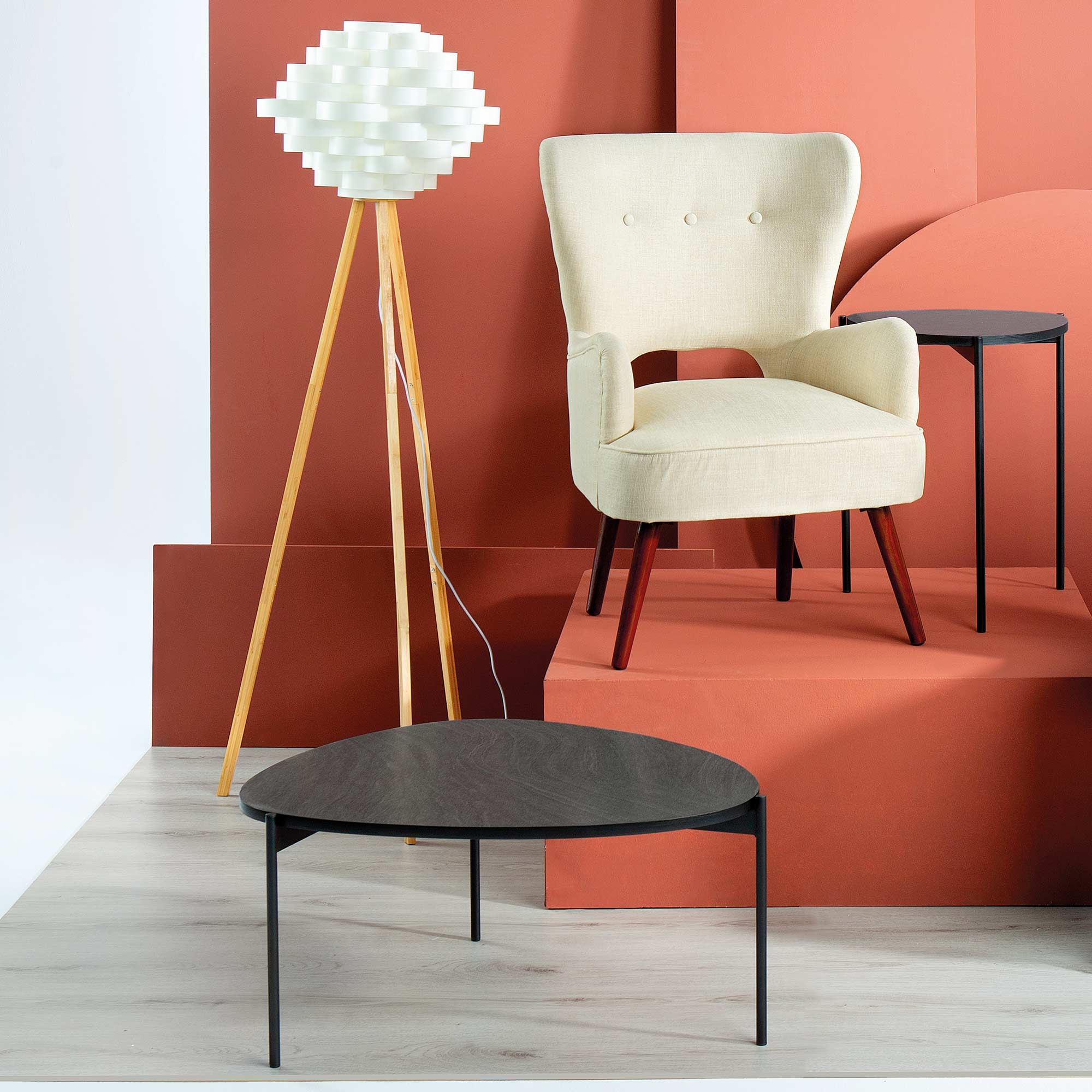 Candeeiro De Ch&atilde;o Em Papel Com Trip&eacute; Lydia