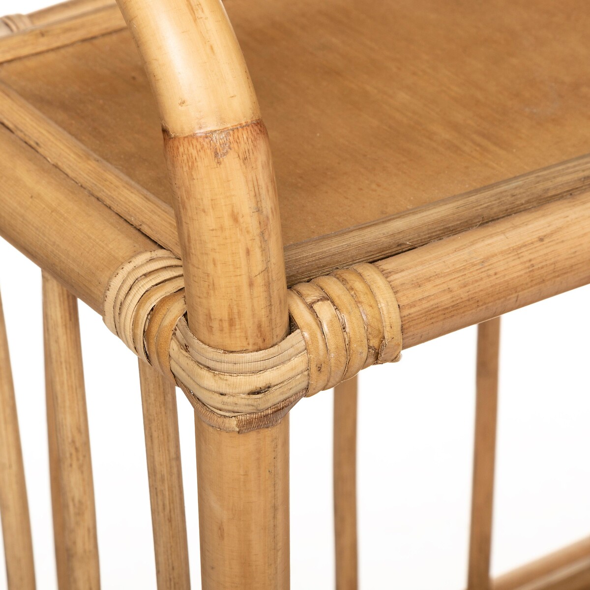 Estante montessori de rattan