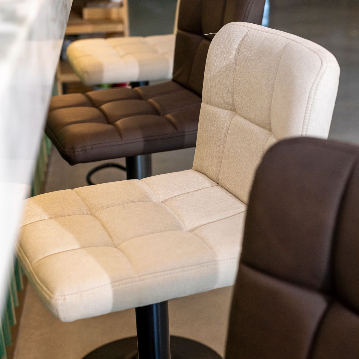 Banco de bar castanho DELEK