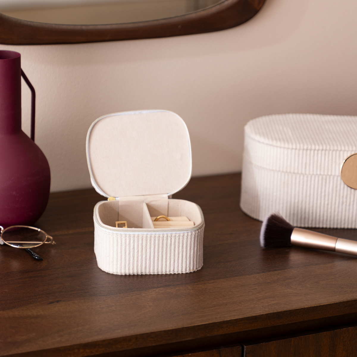 Caixa de bijuteria em veludo bege ENYA 