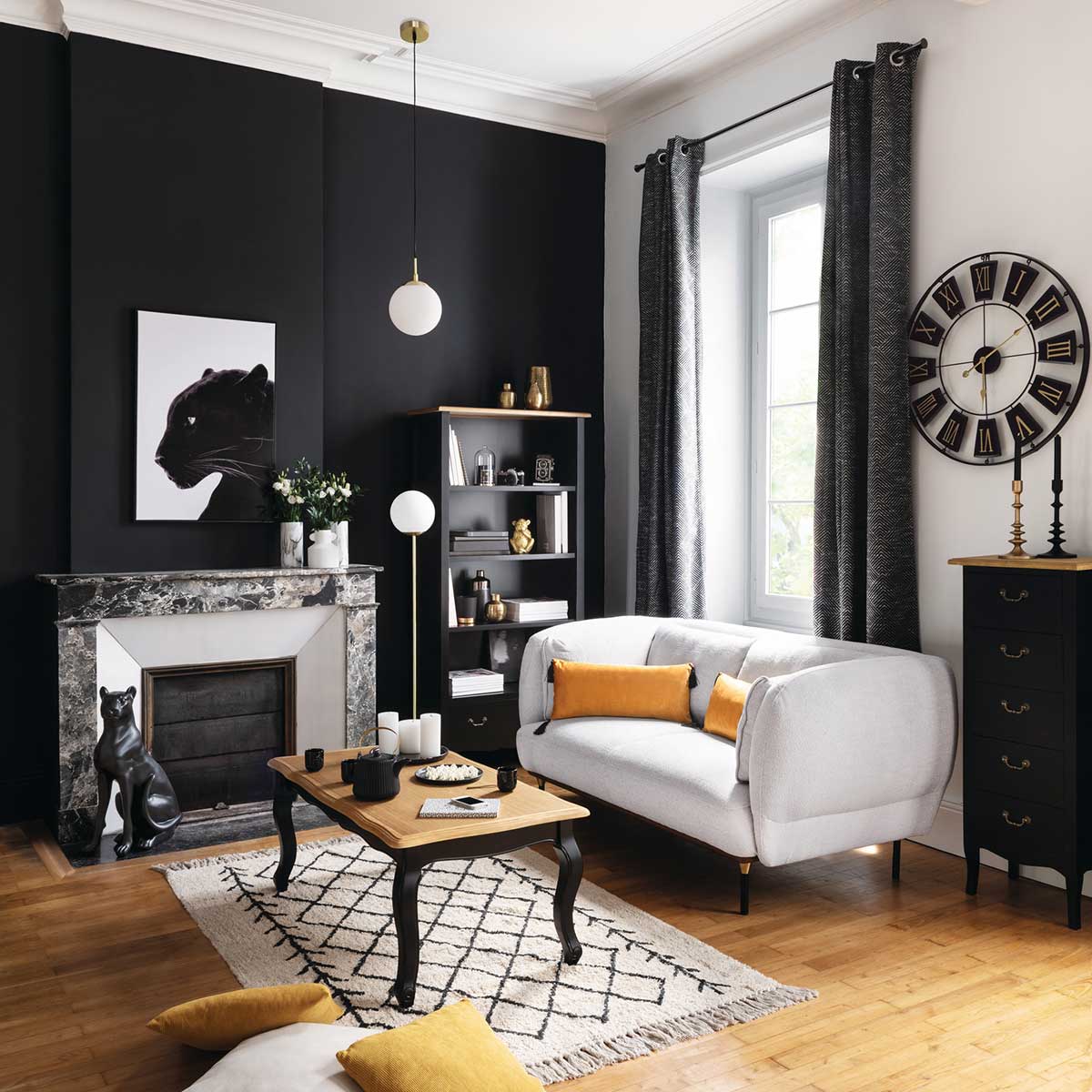 Suspens&atilde;o Dourada Com Bola De Vidro E Metal