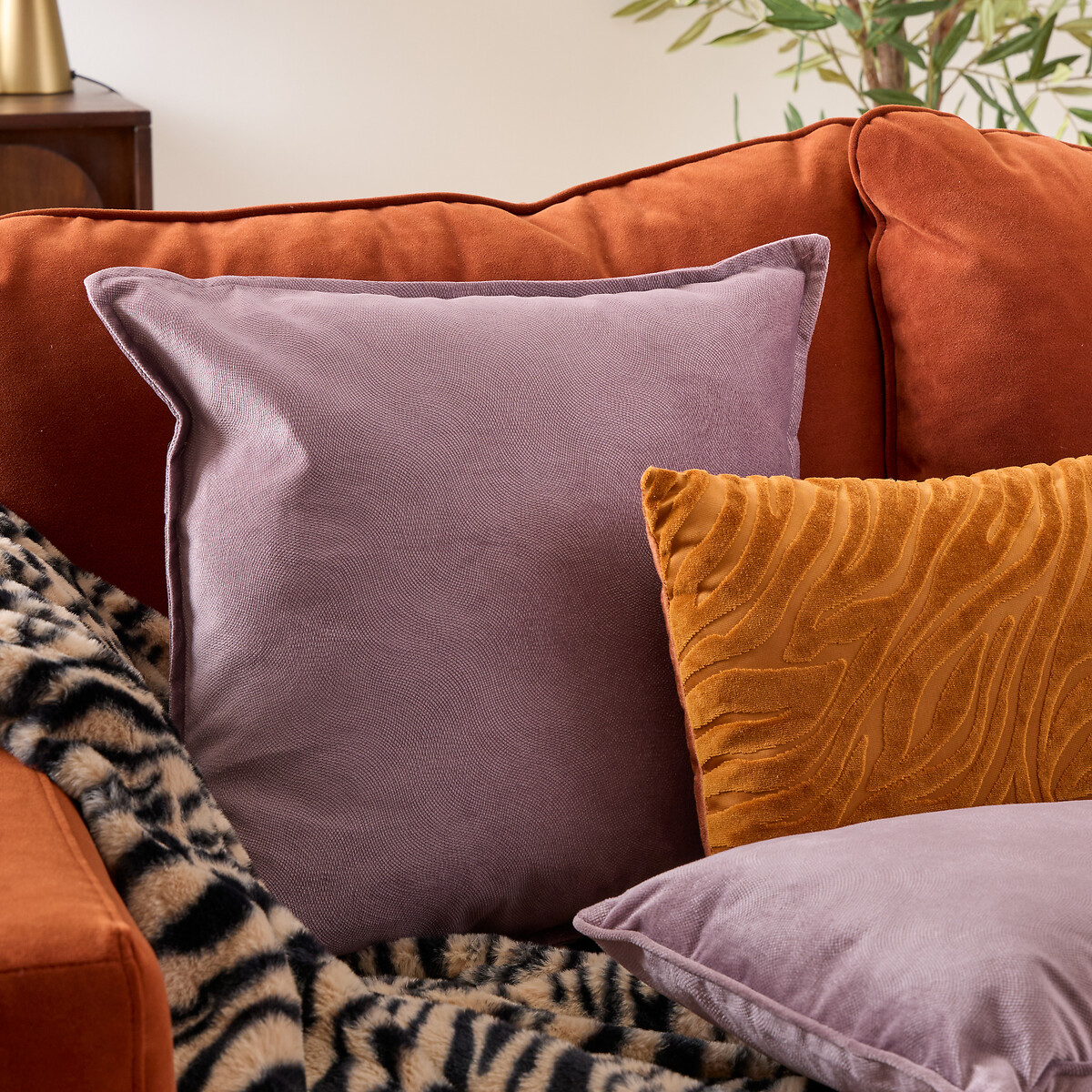 Almofada LILOU em tecido lil&aacute;s