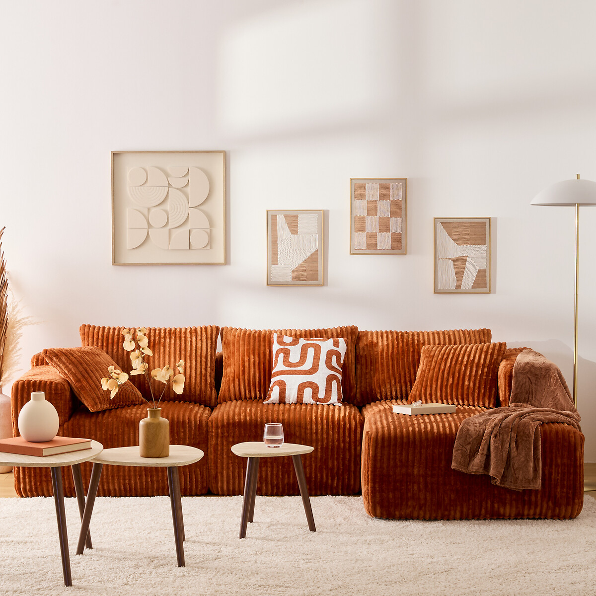 Sof&aacute; SOLKA tecido &acirc;mbar com chaise longue