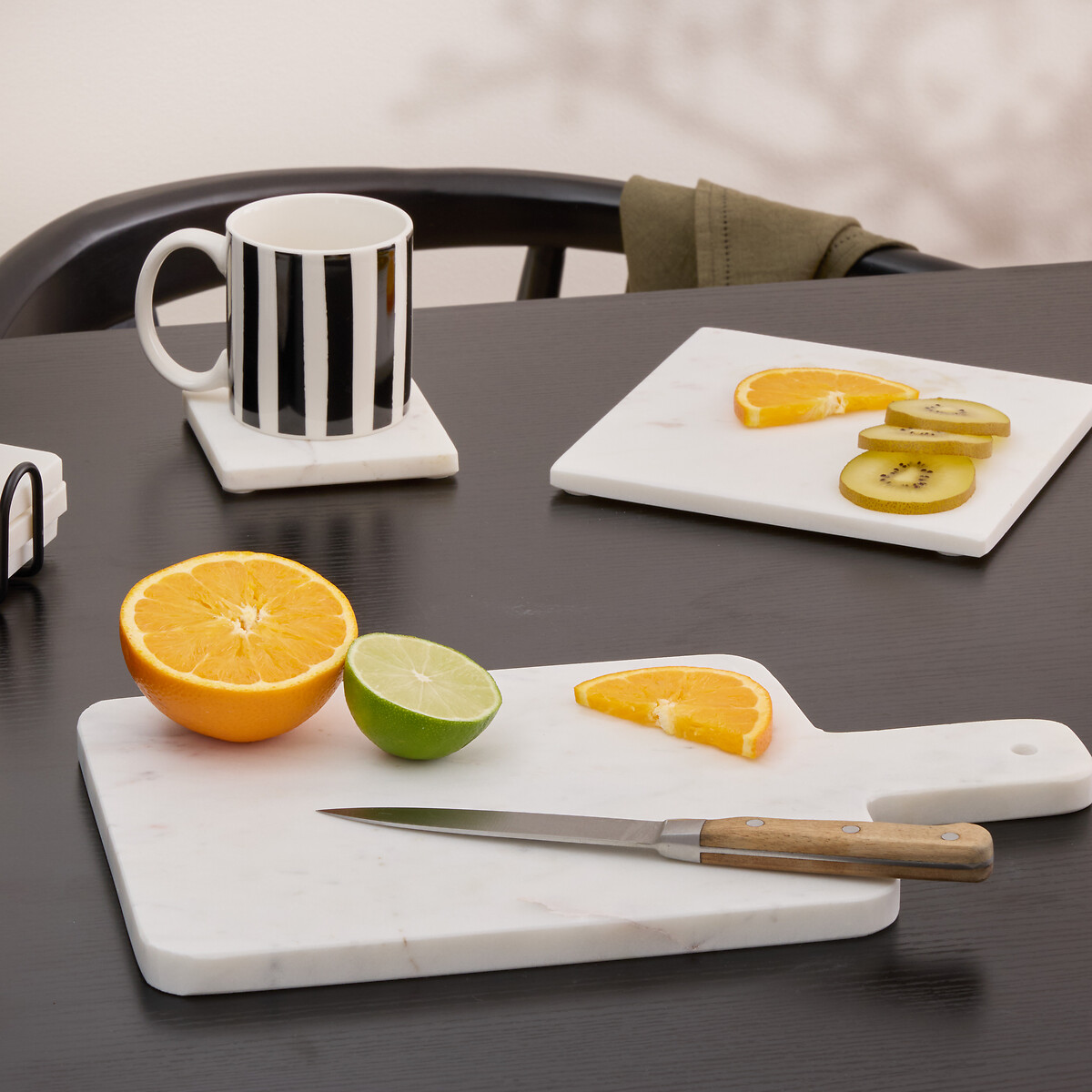 T&aacute;bua de apresenta&ccedil;&atilde;o branco em m&aacute;rmore 36cm