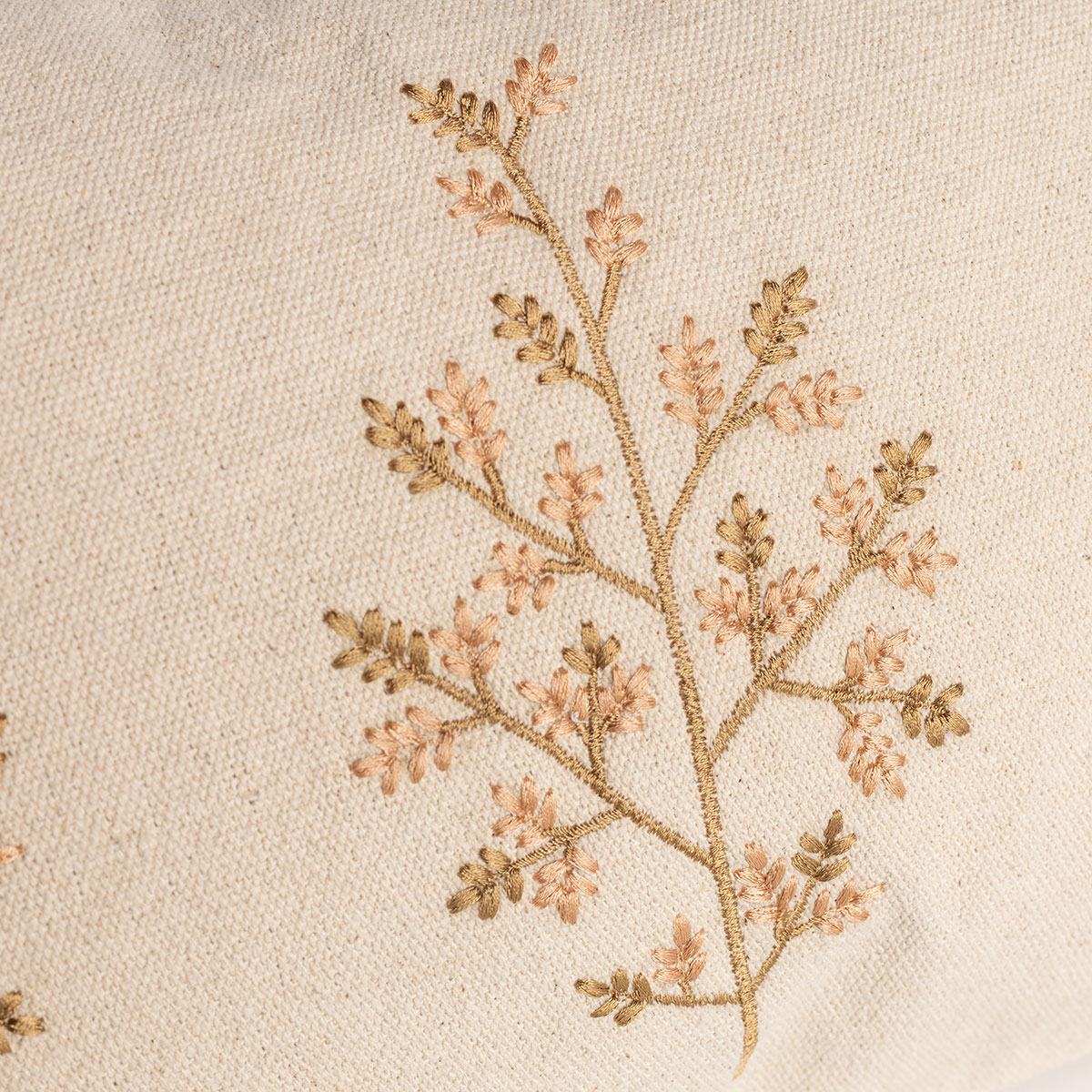 Almofada bordada BELLE com flores 30x50cm