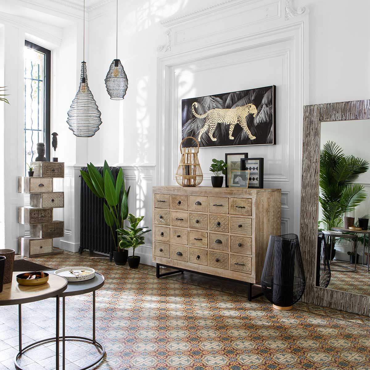 Espelho de parede com relevo 166cm