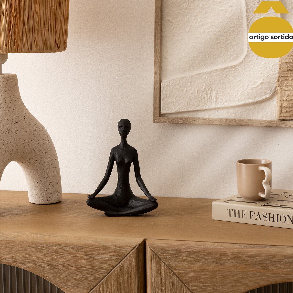 Est&aacute;tua LINA preta figura mulher