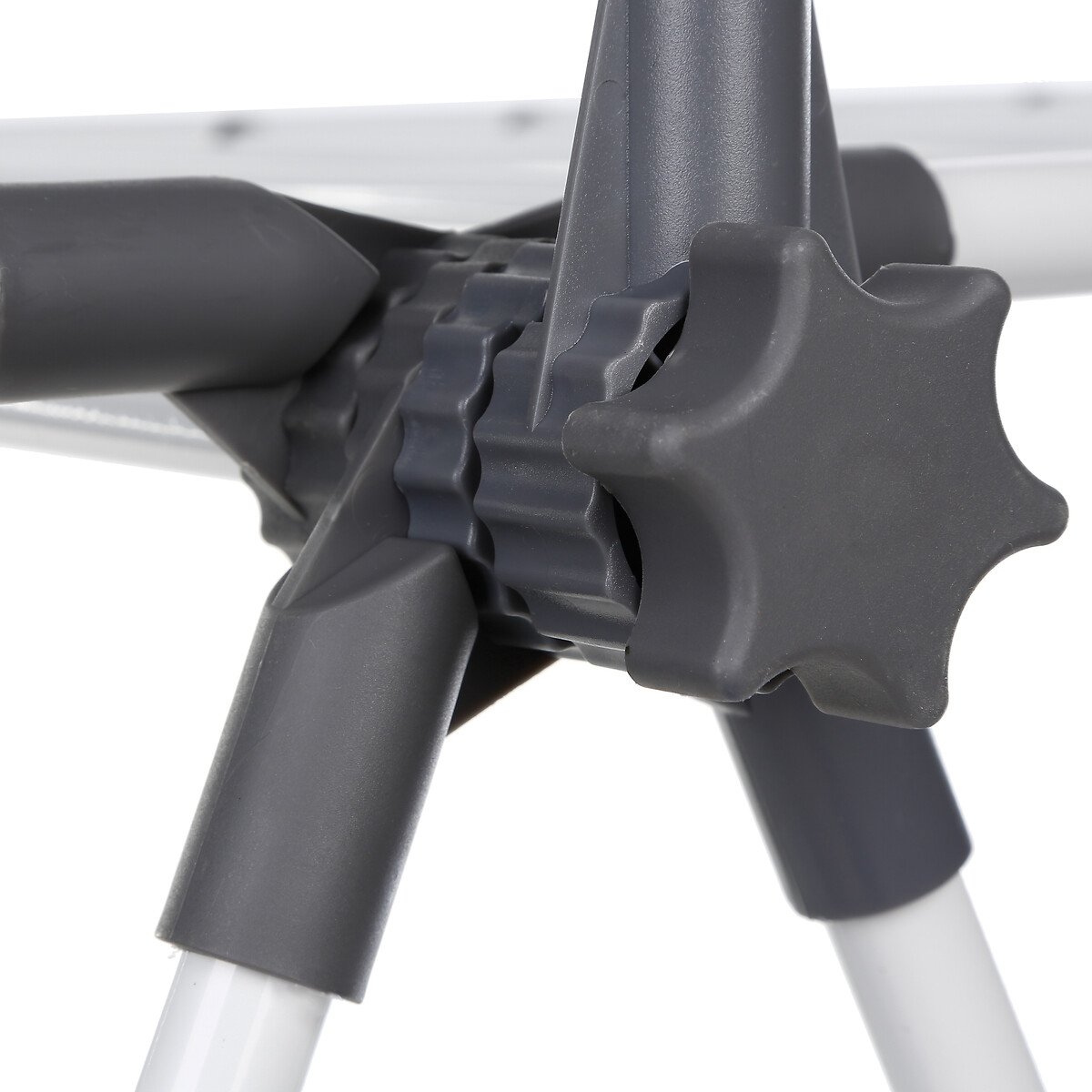 Estendal com suporte para camisas