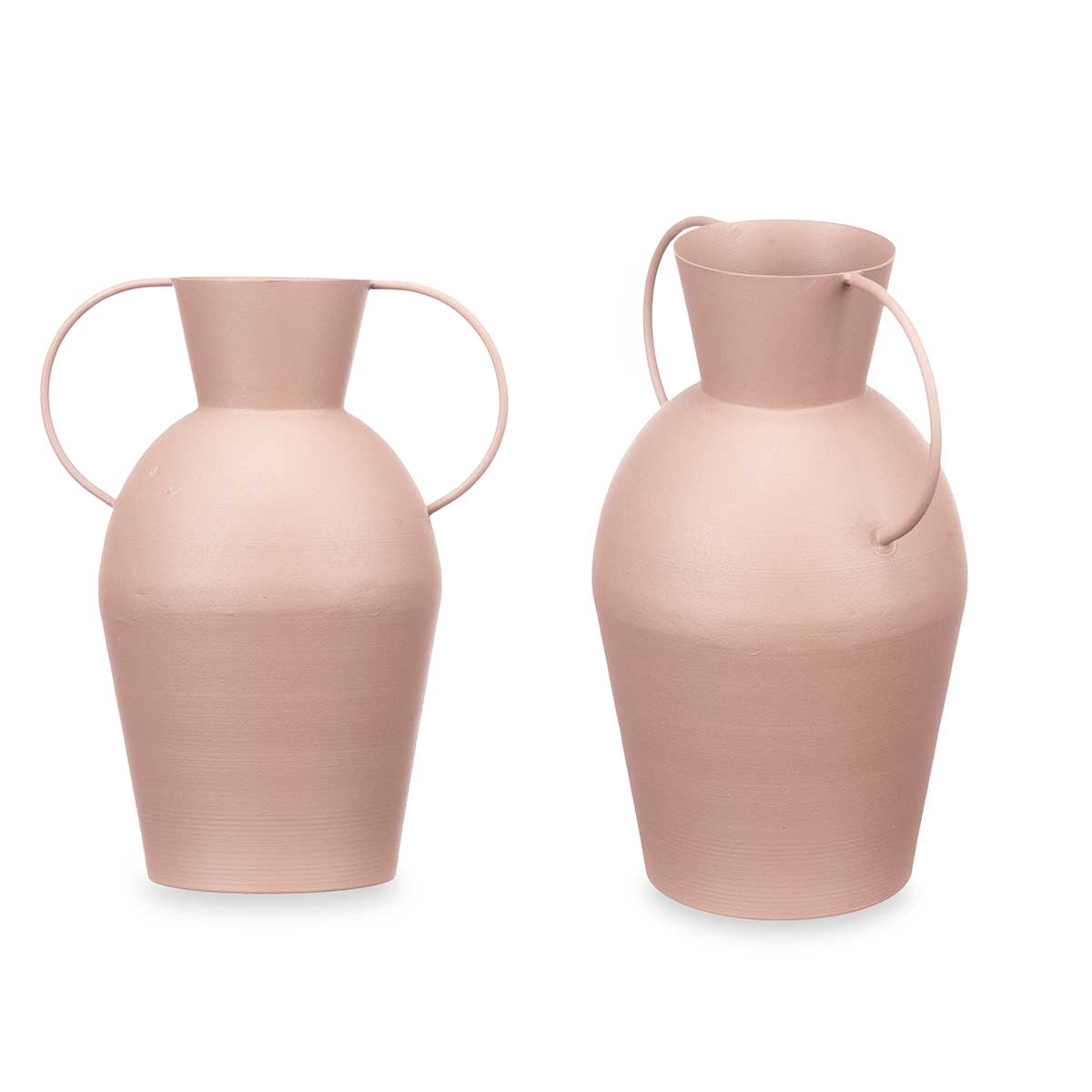 Jarra castanho claro em forma de leiteira em lat&atilde;o 27cm