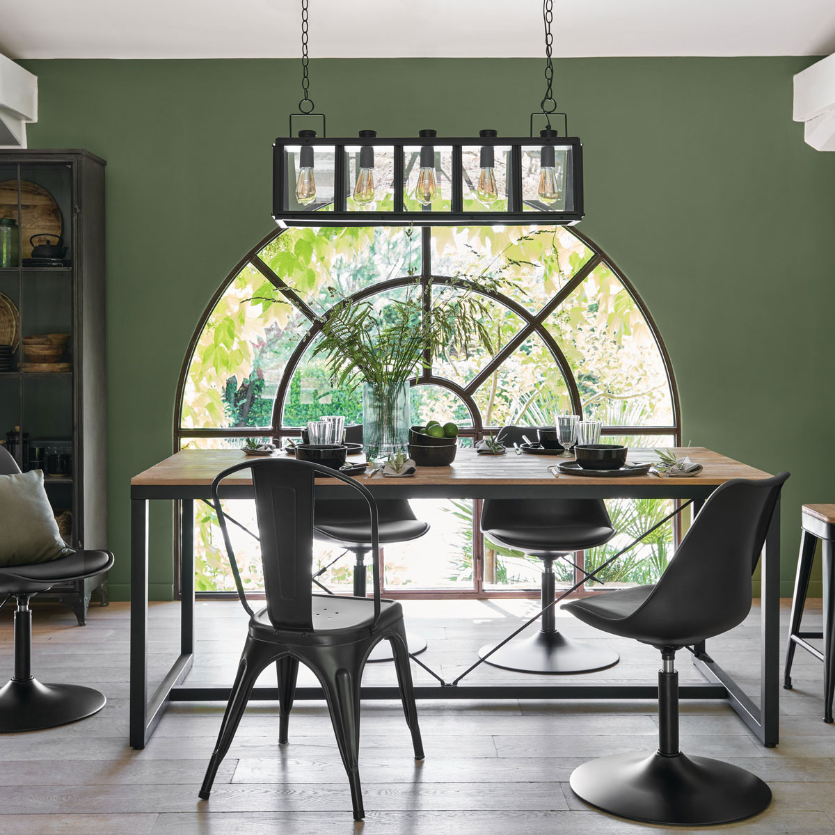 Mesa de jantar EDENA em madeira ac&aacute;cia e metal