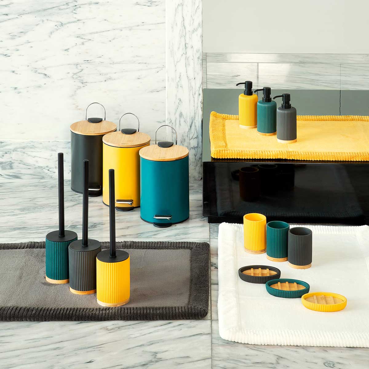 Saboneteira wc NATUREO azul petr&oacute;leo com base em bambu