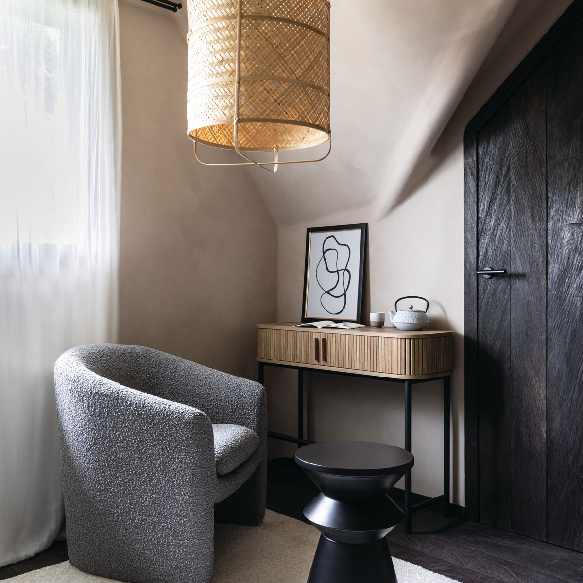 Poltrona kunjo de pelo cinza