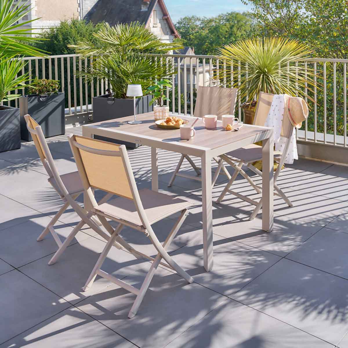 Mesa fixa EVASION bege em alum&iacute;nio