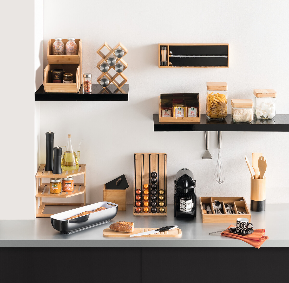 Estante com 2 n&iacute;veis em bambu