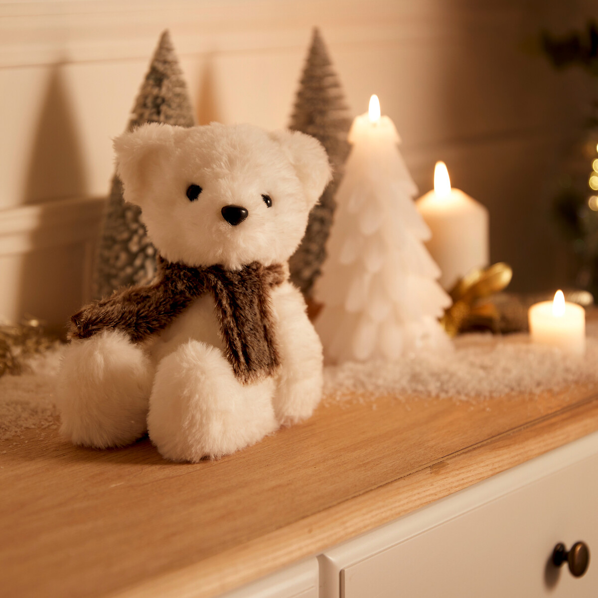 Urso polar sentado com cachecol 19cm
