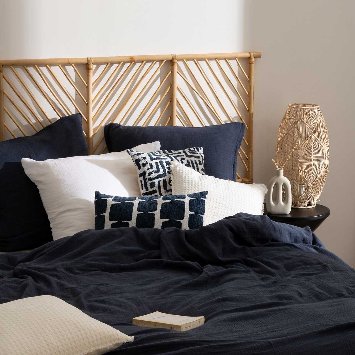 Almofada THE FLORAL waffle branca 45x45cm